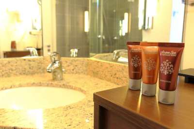 Badezimmer mit Dusche / Bathroom with shower